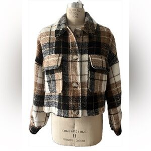 NWT Garage Jacket Womens Sz Medium Beige Plaid Cropped Jacket w/ quilted lining.
